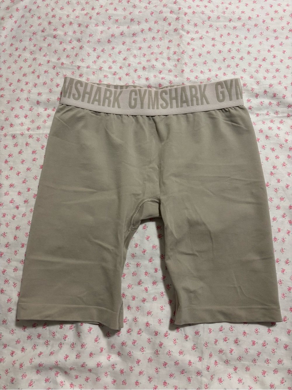 Gymshark Cream workout shorts 
Size M
